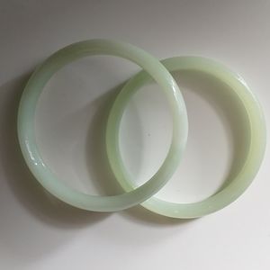 Set of 2 jade bracelets